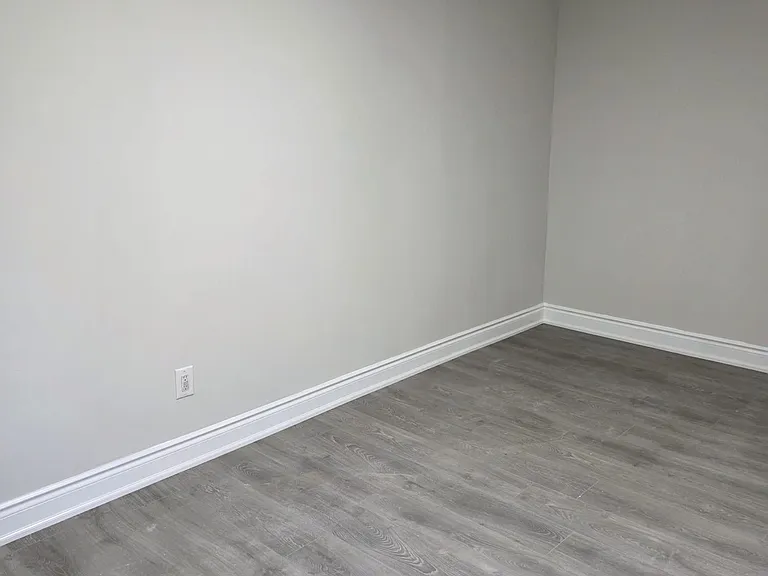 420 Winfield Ter #UPPER FLOOR — Photo 7