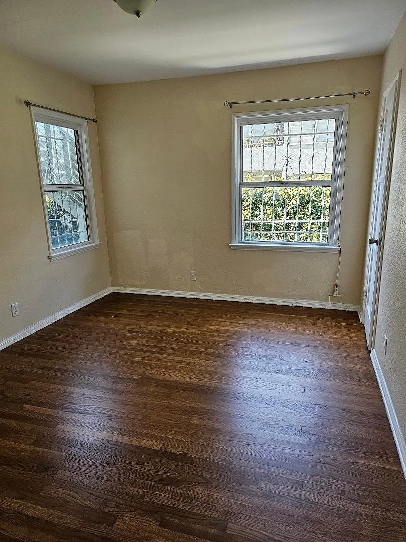 2 bed, 800 sqft, $2,300 — Photo 3