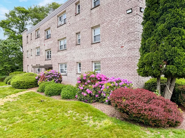 300 Meadowside Road #212, Milford, CT 06460