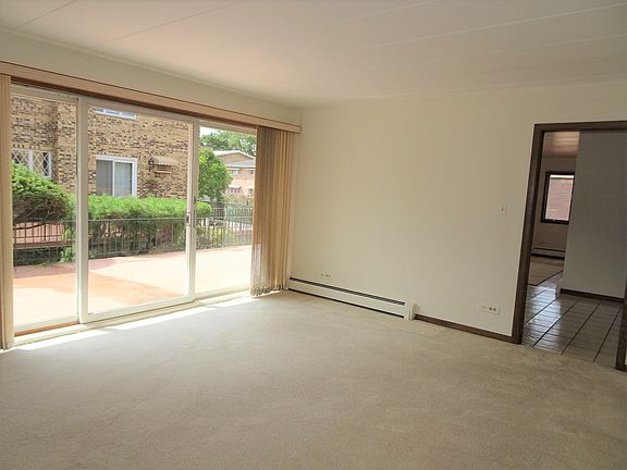 4th image of 9616 S Kedvale Ave #102