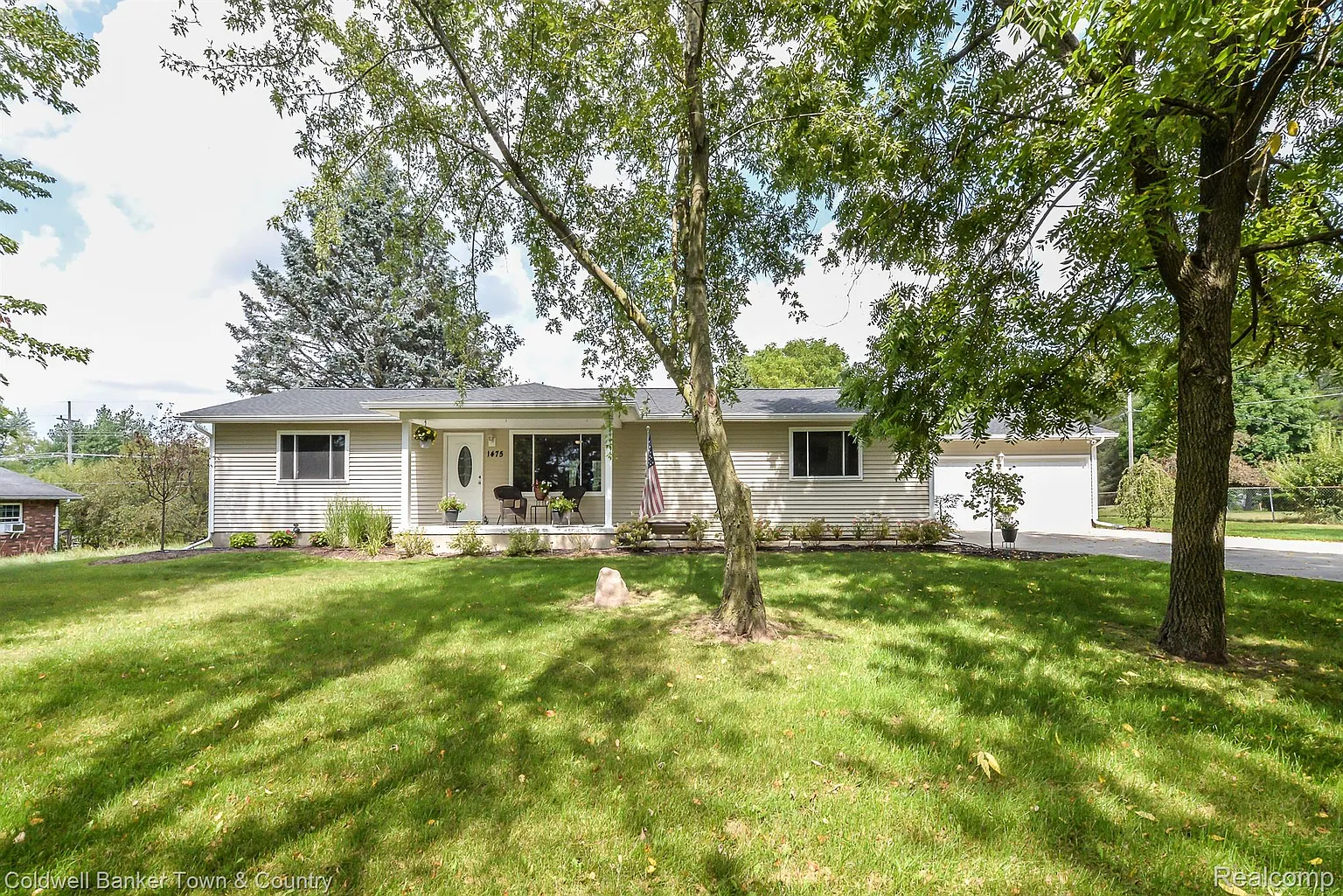 1475 E M 36 photo 1