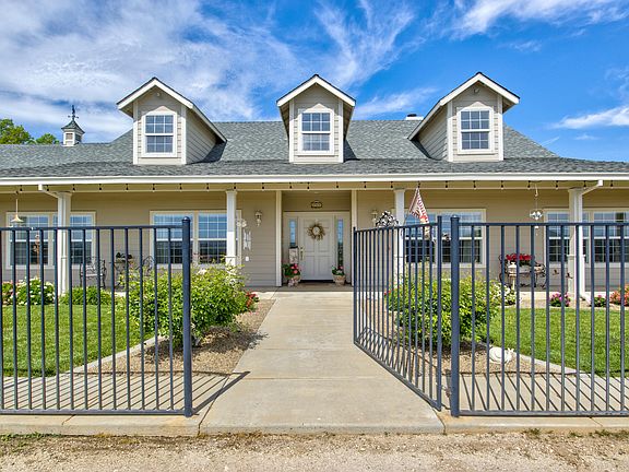 2nd image of 1985 White Rock Road