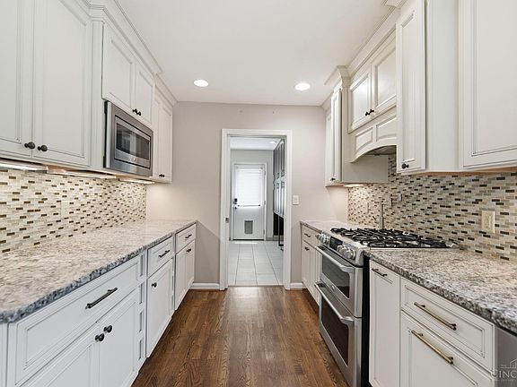 4th image of 8663 Rupp Farm Dr