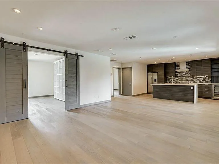 1410 Hyde Park Blvd #101 — Photo 29