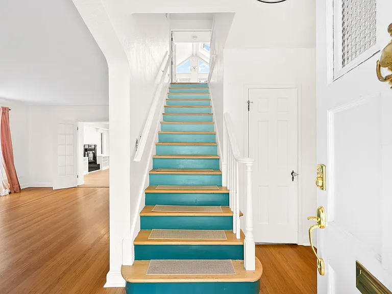 525 Forest St — Photo 14