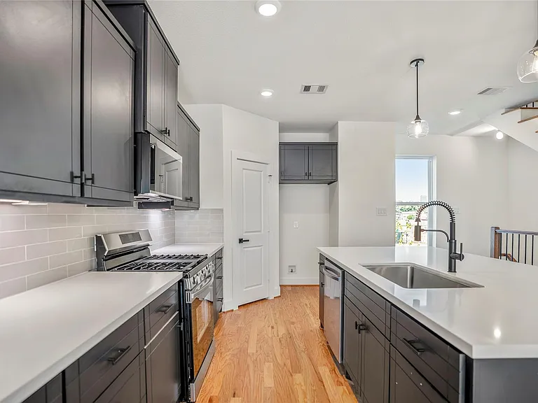 6320 Del Rio St — Photo 12