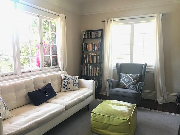 living room 
(with previous tenants' furniture)