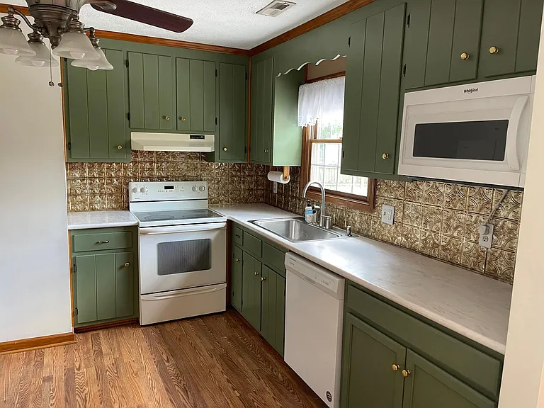 899 Charlotte Dr — Photo 14