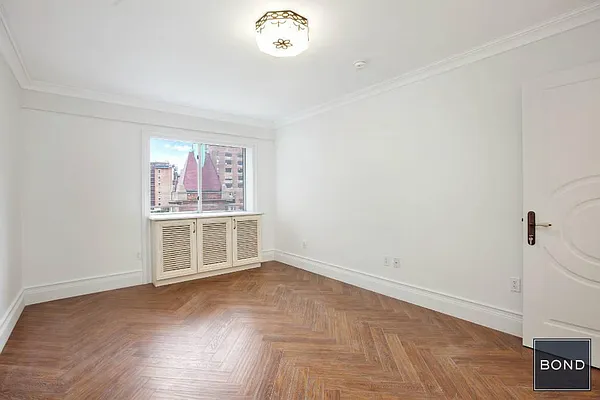 Rented by Bond New York | media 47