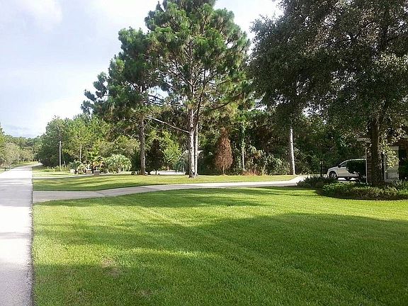 3rd image of 5558 N Carnation Dr