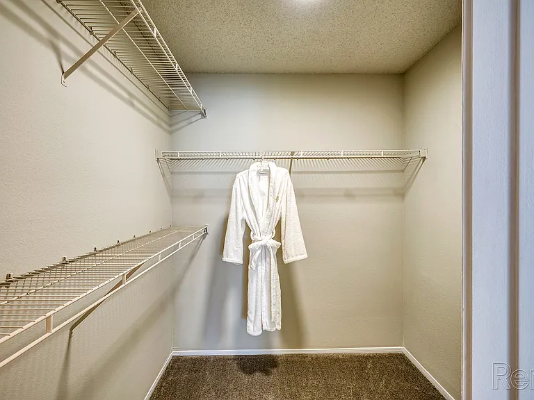 Crestview at Oakleigh Apartments — Photo 15