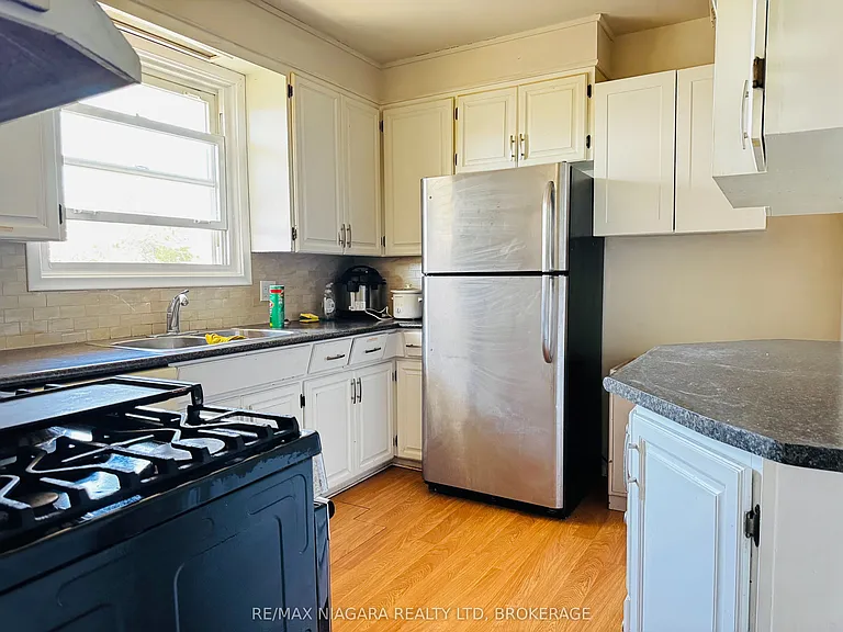 15 Collier Rd N — Photo 4