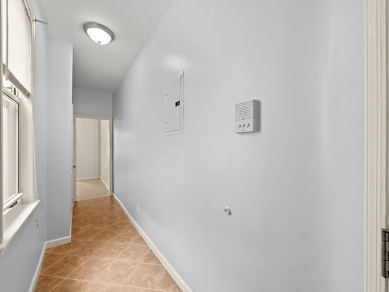 715 41st St #1L — Photo 10