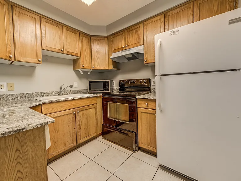 1273 N Riverside Ave #3 — Photo 5
