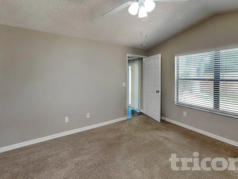 947 Sandywood Dr — Photo 6