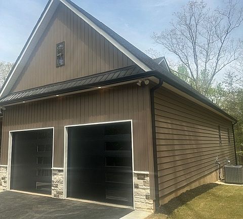 4th image of 1050 Rainbow Cir