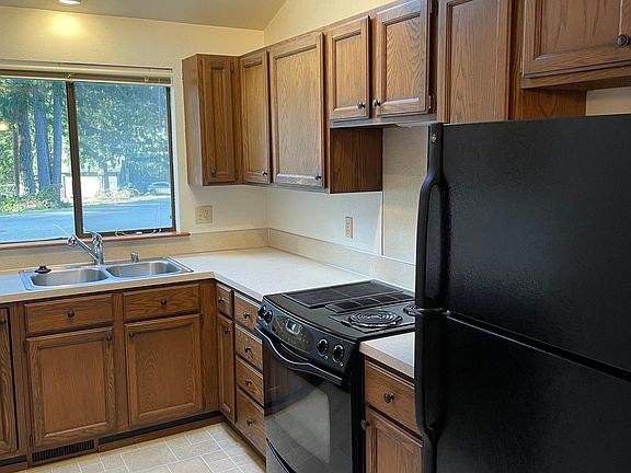 3rd image of 3220 Mayfair Dr SW #B