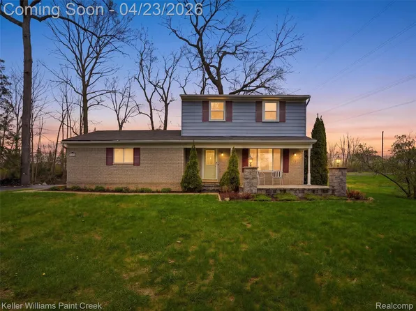 3154 Branch Ct, Wixom, MI 48393