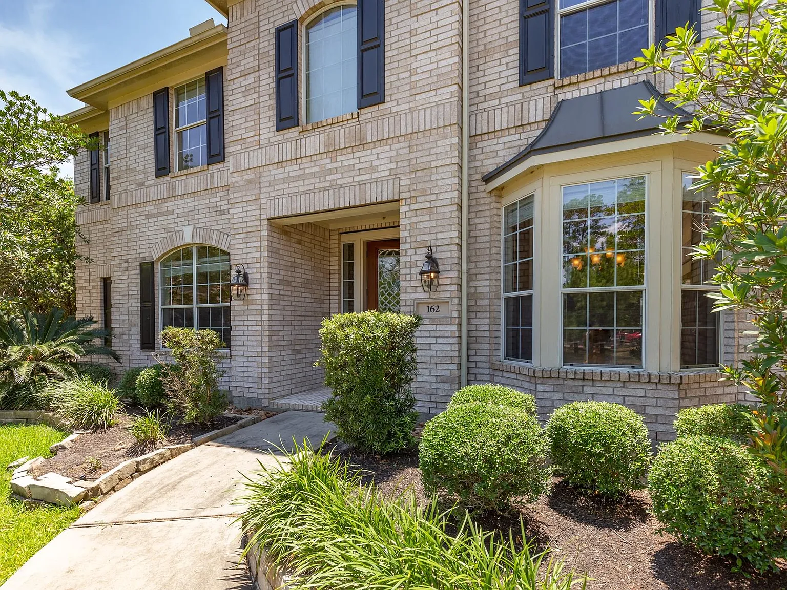 4 bed, 3.5 bath, 4285 sqft, $5,490 — Photo 2