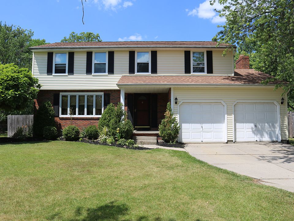 1st image of 164 Colonial Dr