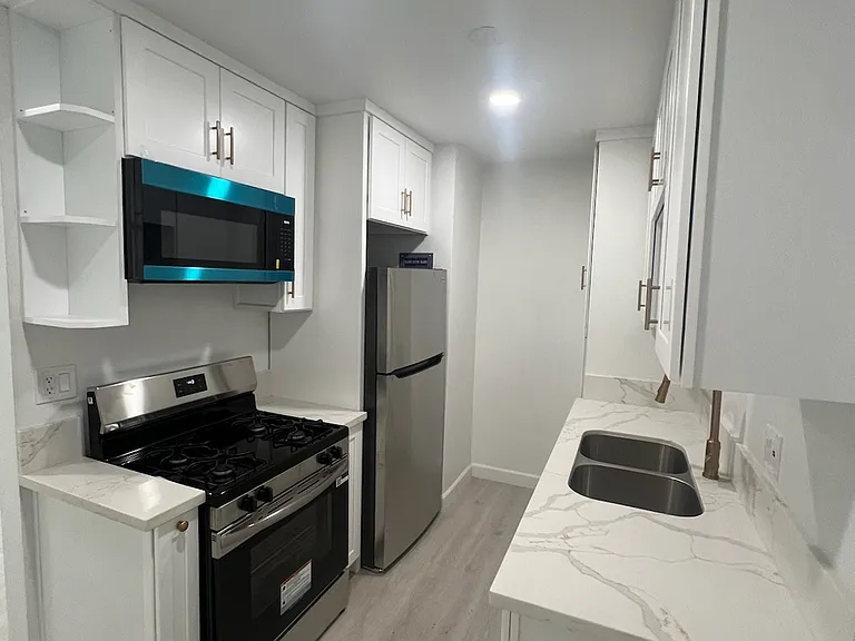 9511 Los Angeles St #3 — Photo 6