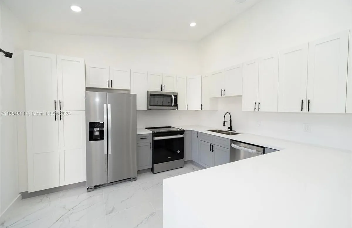 1 bed, 1.0 bath, 1742 sqft, $1,100 — Photo 3