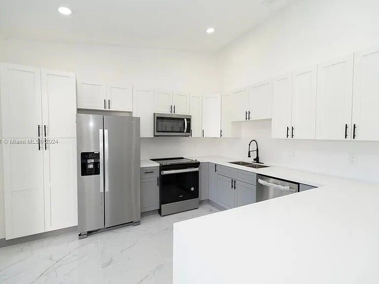 13541 SW 182nd St — Photo 3