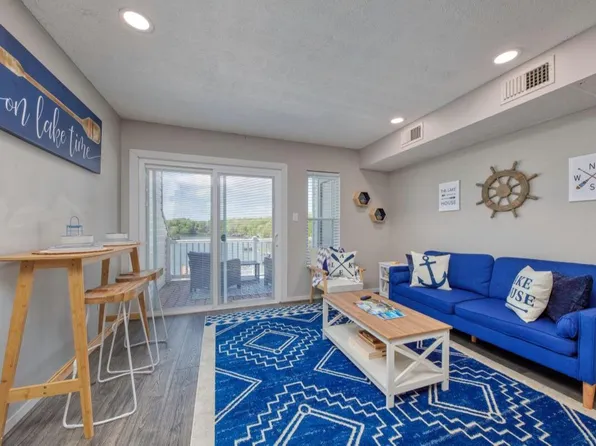1085 Bluewater Dr Unit 115, Moneta, VA 24121