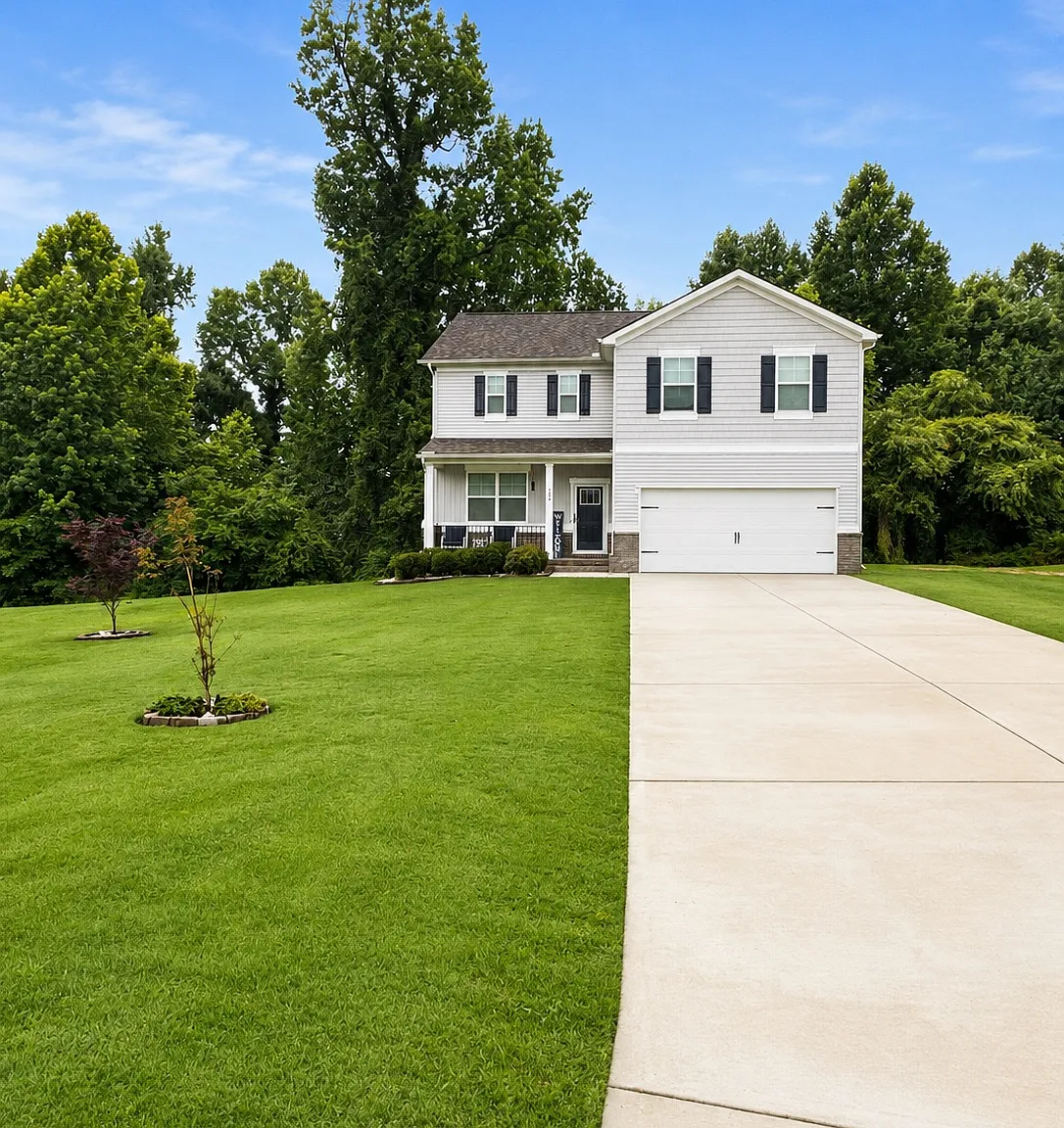 4 bed, 2.5 bath, 2340 sqft, $2,900 — Photo 2