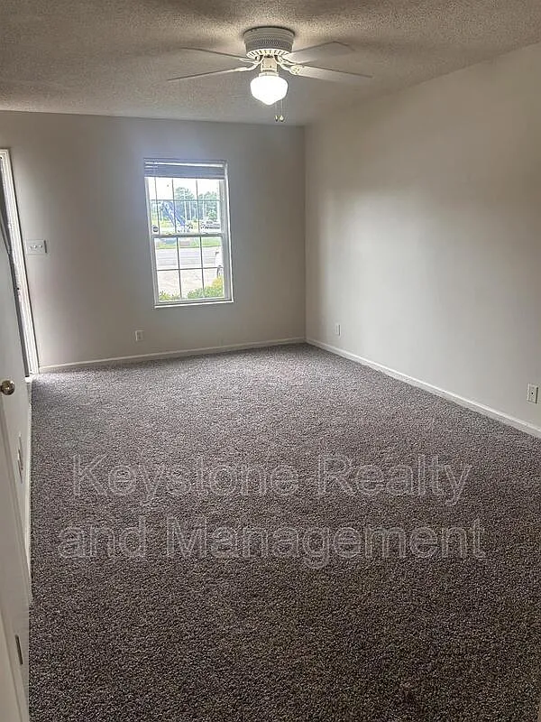 2 bed, 1.5 bath, 1025 sqft, $1,125 — Photo 3
