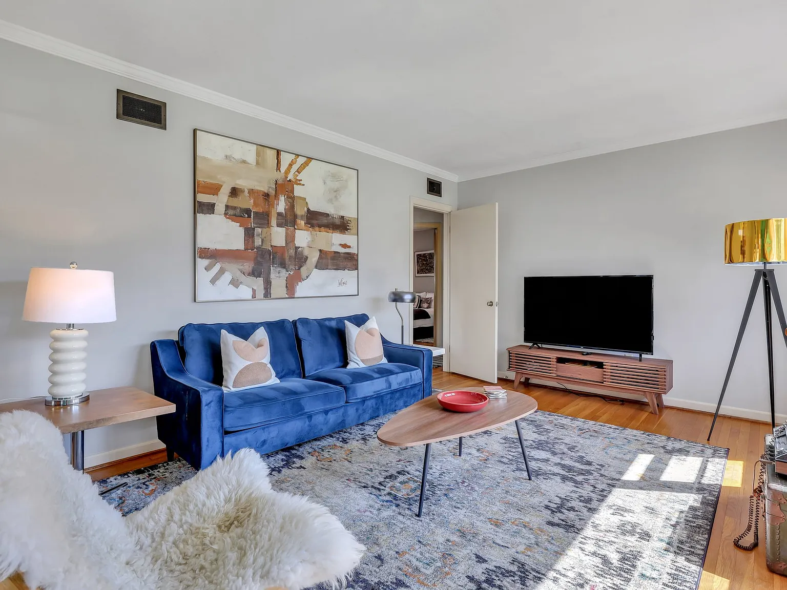 3 bed, 1.5 bath, 1218 sqft, $3,000 — Photo 3