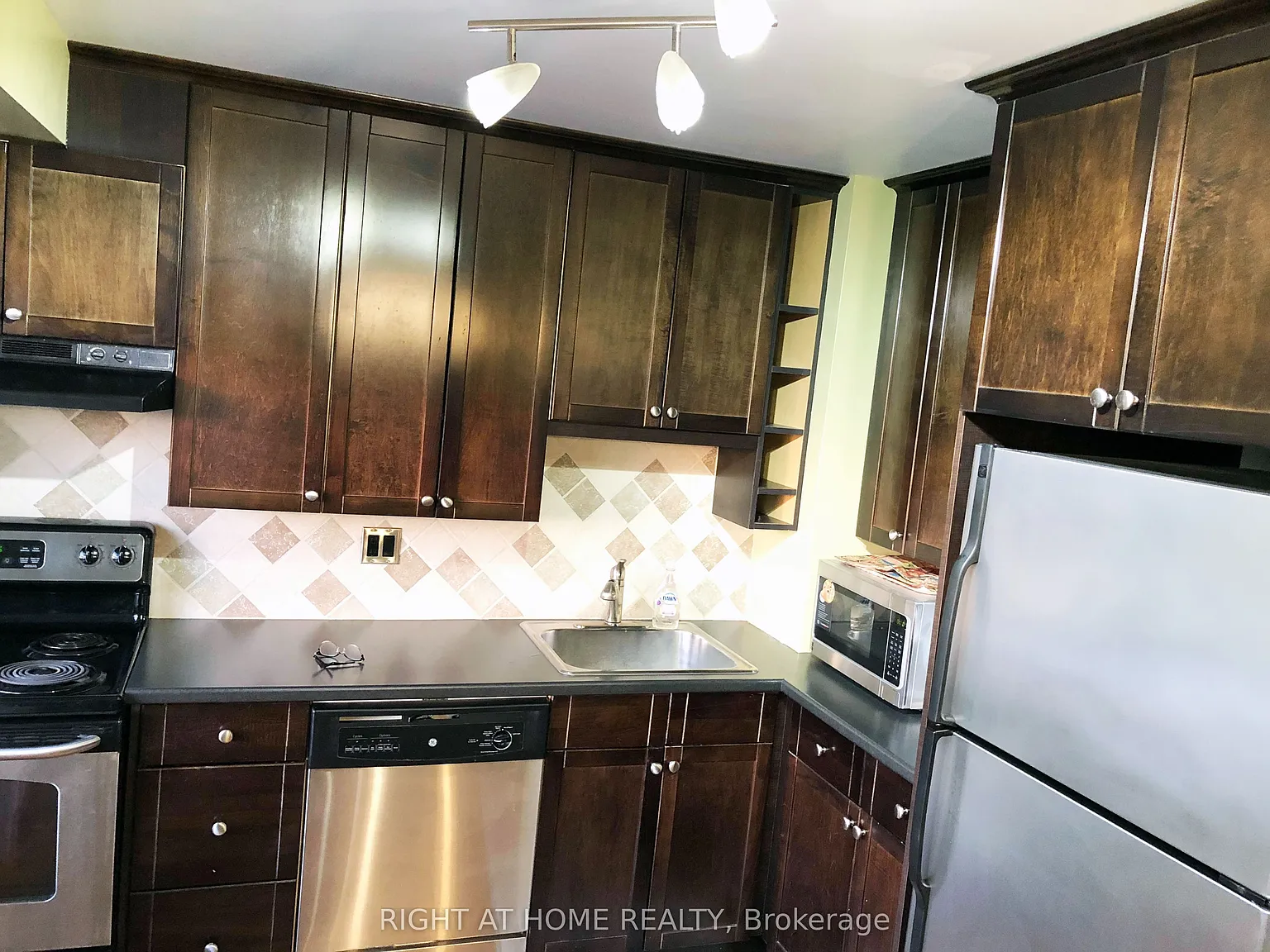 2 bed, $2,300 — Photo 4