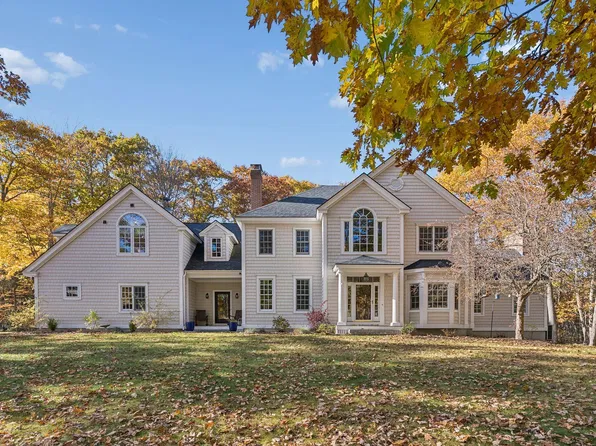 18 Ledgewater Drive, Kennebunk, ME 04043
