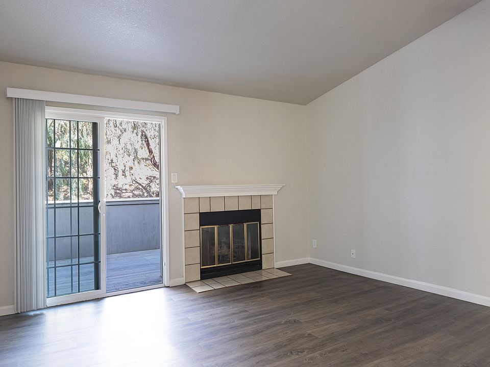 Shadow 410F living (1)