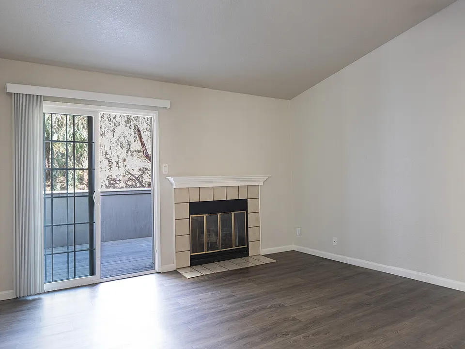 Shadow 410F living (1)
