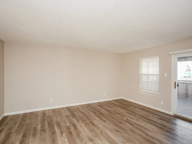 6762 Kinnerton Dr — Photo 5