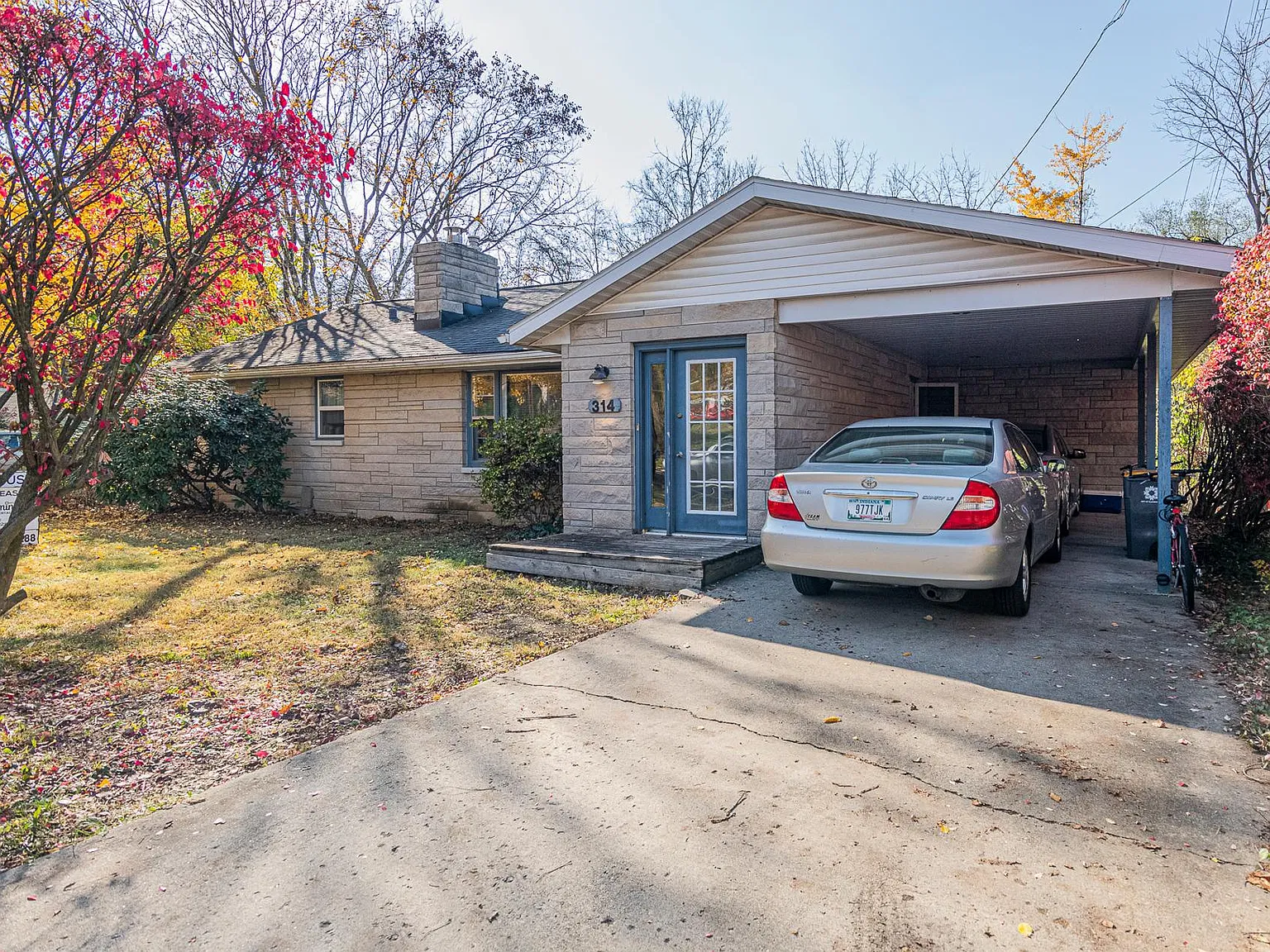 314 S Arbutus Dr — Photo 2