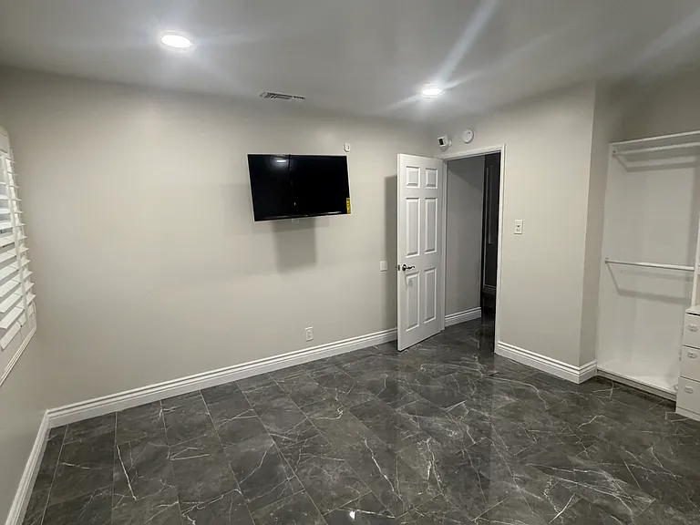10724 Valley View Ave — Photo 13
