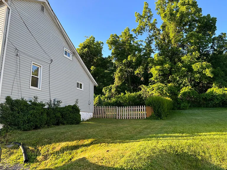 100 Campbell Ave — Photo 4