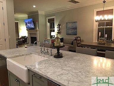 4th image of 313 Columbus Dr