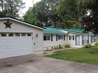 301 Houghton View Dr, Prudenville, MI 48651