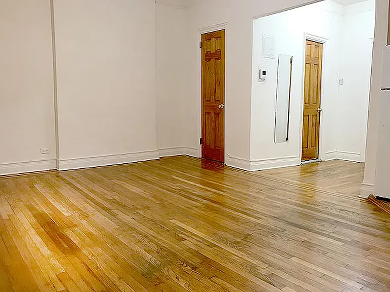 239 E 39th St #3R — Photo 4