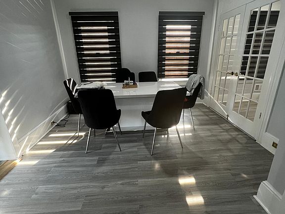 3rd image of 402 W Park Ave