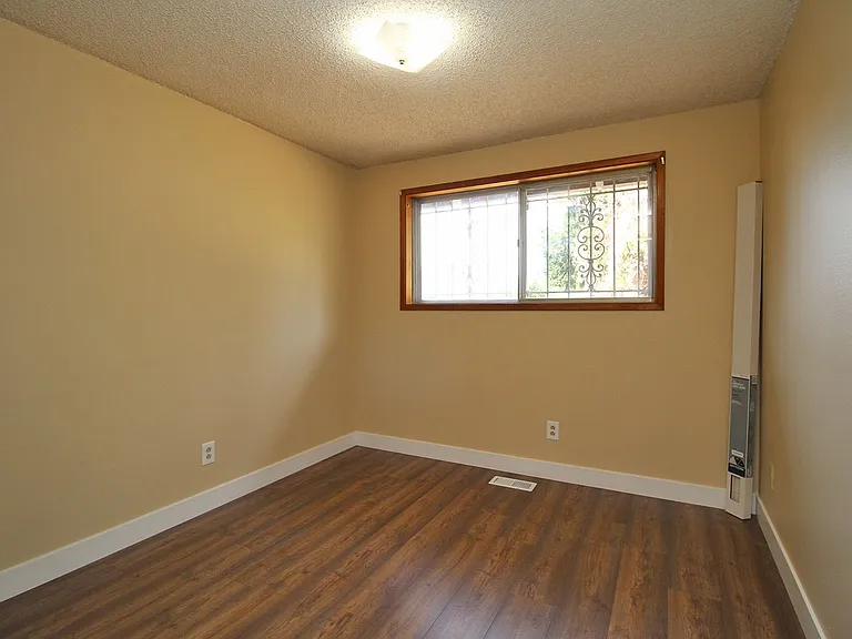5536 SE Harlow St — Photo 18
