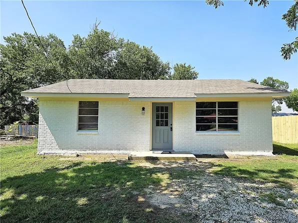 810 W Brazos St, Groesbeck, TX 76642