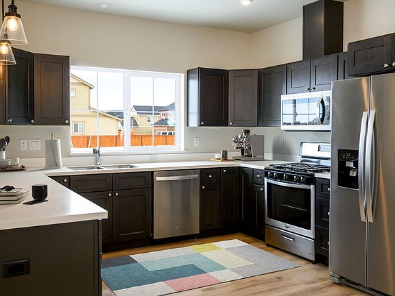 3rd image of 422 Pond Lily Dr