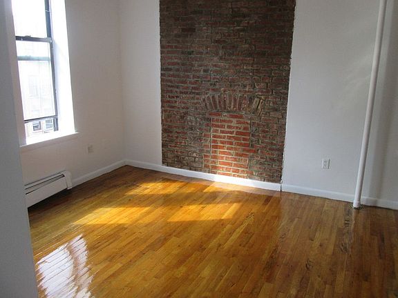 2nd image of 1621 Lexington Ave #7