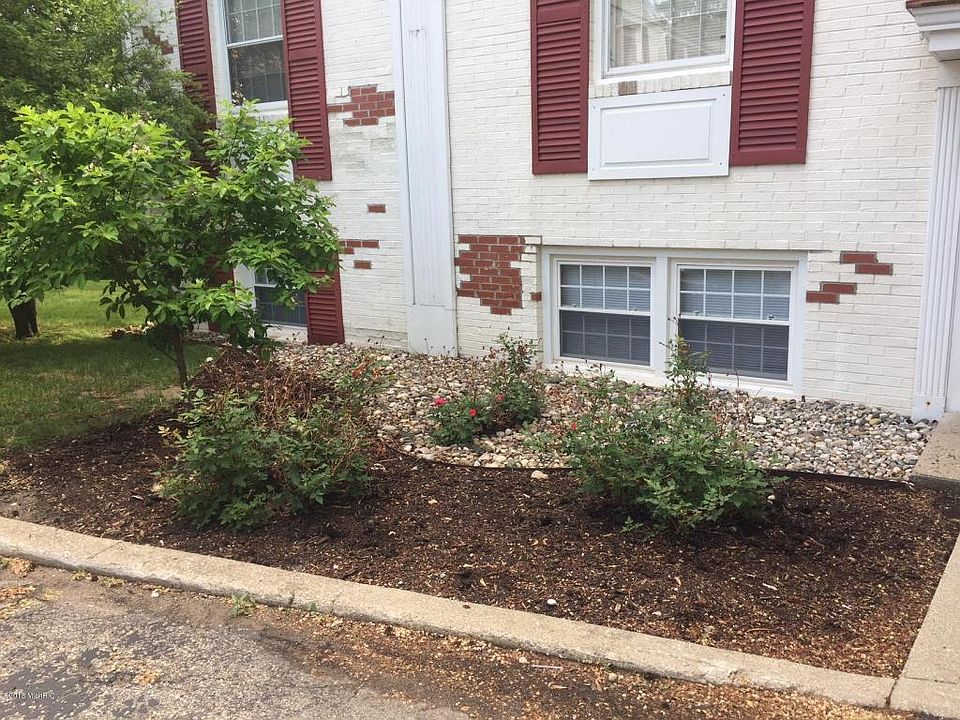 2nd image of 724 Garland Cir APT E
