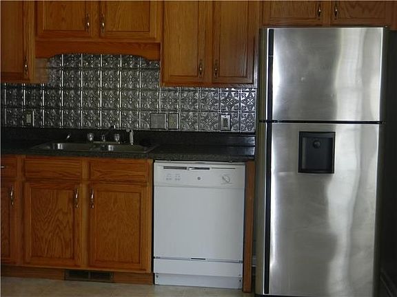 5th image of 603 Woodhaven Dr