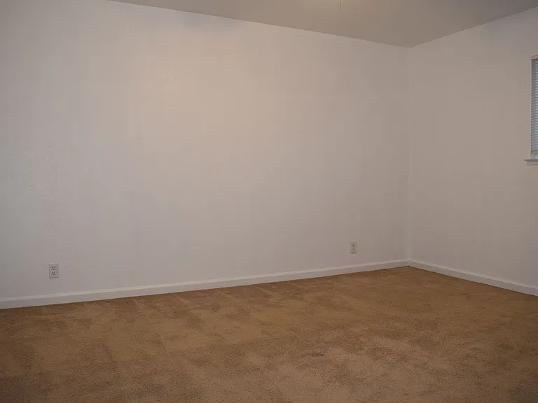 2586 S Whitney Blvd — Photo 9